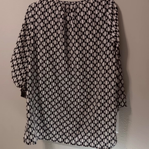 Michael Kors Black & White Geometric Women's Blouse - Picture 2 of 11